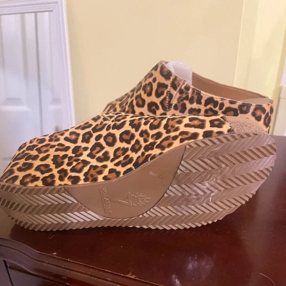 Volatile Leopard Print Wedge Sandals 8 - Picture 3 of 3